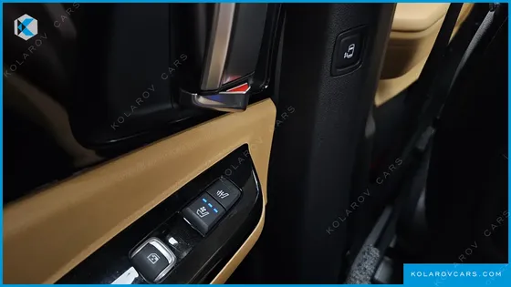 KIA CARNIVAL GASOLINE 7-SEATER NOBLESSE