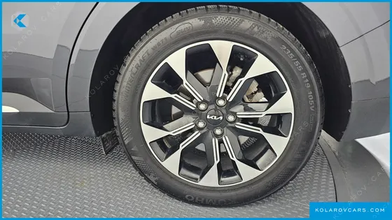 KIA CARNIVAL GASOLINE 7-SEATER NOBLESSE