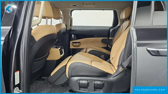 KIA CARNIVAL GASOLINE 7-SEATER NOBLESSE