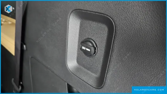 KIA CARNIVAL GASOLINE 7-SEATER NOBLESSE