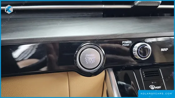 KIA CARNIVAL GASOLINE 7-SEATER NOBLESSE