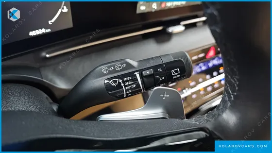 KIA CARNIVAL GASOLINE 11-SEATER SIGNATURE