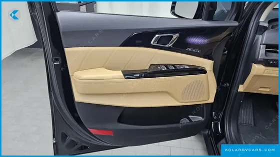 KIA CARNIVAL GASOLINE 11-SEATER SIGNATURE