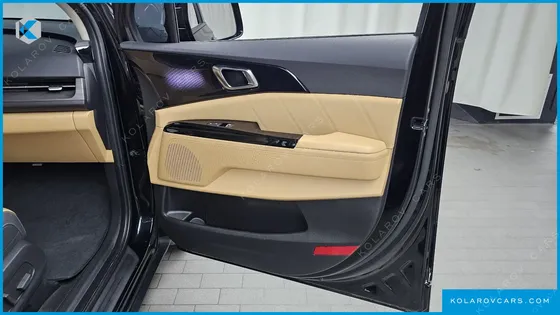 KIA CARNIVAL GASOLINE 11-SEATER SIGNATURE