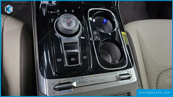KIA CARNIVAL GASOLINE 7-SEATER HI-LIMOUSINE