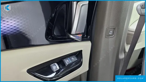 KIA CARNIVAL GASOLINE 7-SEATER HI-LIMOUSINE