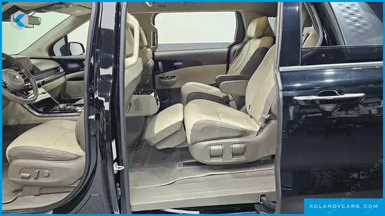 KIA CARNIVAL GASOLINE 7-SEATER HI-LIMOUSINE