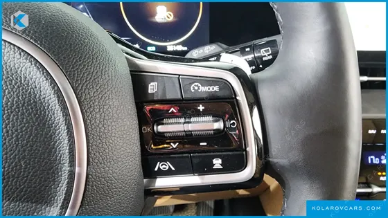 KIA CARNIVAL GASOLINE 11-SEATER SIGNATURE