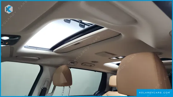 KIA CARNIVAL GASOLINE 11-SEATER SIGNATURE