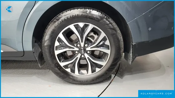 KIA CARNIVAL GASOLINE 11-SEATER SIGNATURE