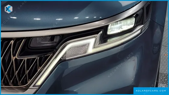 KIA CARNIVAL GASOLINE 11-SEATER SIGNATURE