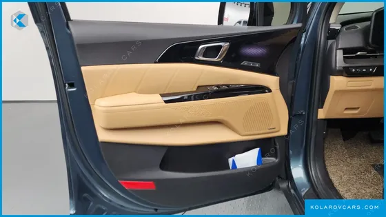 KIA CARNIVAL GASOLINE 11-SEATER SIGNATURE