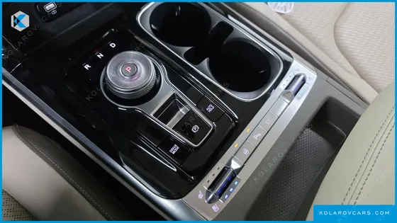 KIA CARNIVAL GASOLINE 7-SEATER SIGNATURE