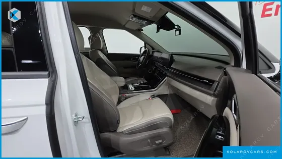 KIA CARNIVAL GASOLINE 7-SEATER SIGNATURE