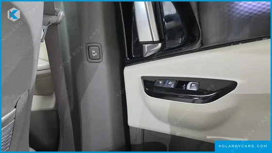 KIA CARNIVAL GASOLINE 7-SEATER SIGNATURE