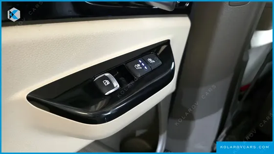 KIA CARNIVAL DIESEL 9-SEATER HI-LIMOUSINE