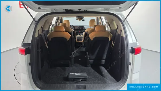 KIA CARNIVAL DIESEL 9-SEATER PRESTIGE