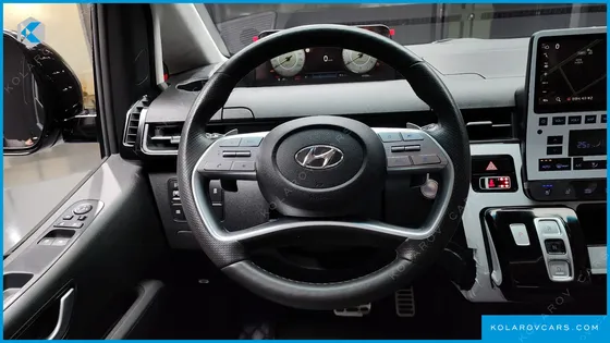 HYUNDAI STARIA 4WD LOUNGE 7-SEATER