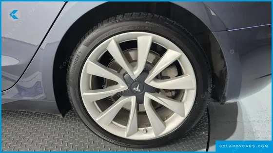 TESLA MODEL 3 STANDARD RANGE PLUE RWD