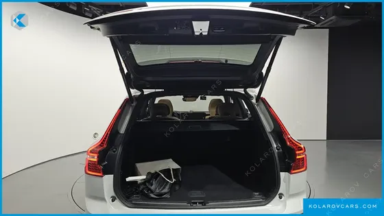 VOLVO XC60 B5 INSCRIPTION