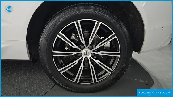 VOLVO XC60 B5 INSCRIPTION