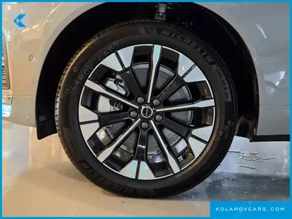 VOLVO XC60 B5 ULTRA BRIGHT