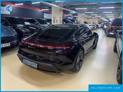 PORSCHE TAYCAN BASE