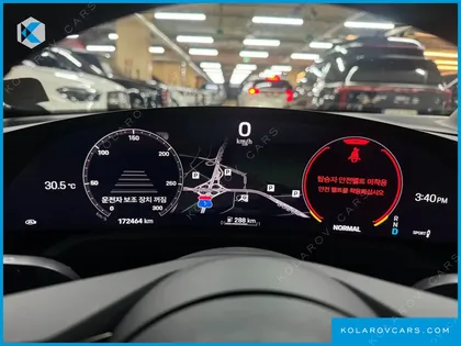 PORSCHE TAYCAN BASE