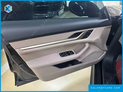 PORSCHE TAYCAN BASE