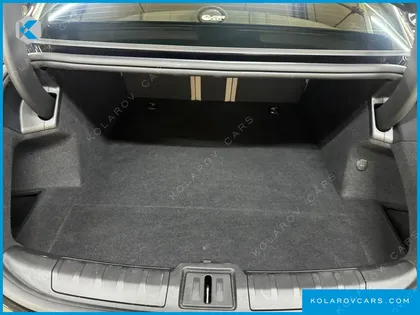 PORSCHE TAYCAN BASE
