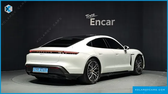 PORSCHE TAYCAN BASE