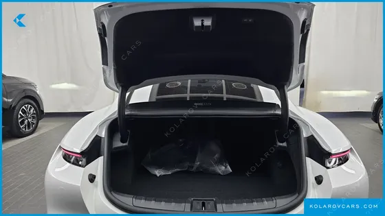 PORSCHE TAYCAN BASE