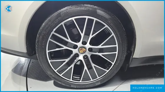 PORSCHE TAYCAN BASE