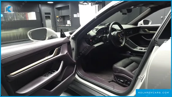 PORSCHE TAYCAN BASE