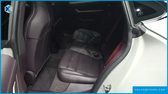 PORSCHE TAYCAN BASE
