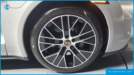 PORSCHE TAYCAN BASE