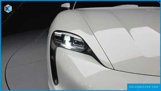 PORSCHE TAYCAN BASE