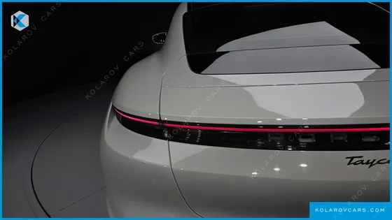 PORSCHE TAYCAN BASE