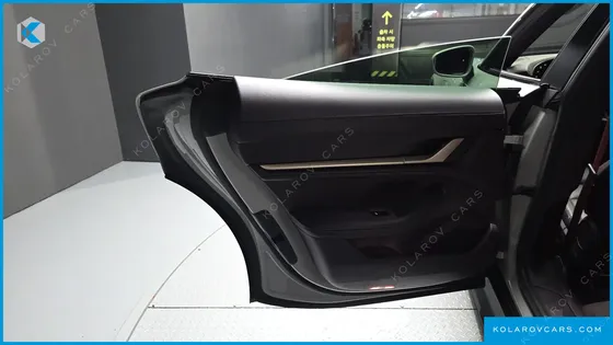 PORSCHE TAYCAN BASE