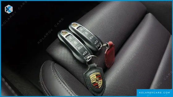 PORSCHE TAYCAN BASE