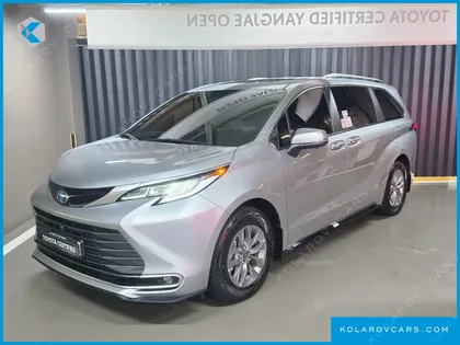 TOYOTA SIENNA 2.5 HYBRID AWD