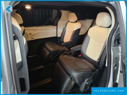TOYOTA SIENNA 2.5 HYBRID AWD