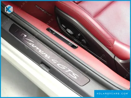 PORSCHE 911 CARRERA 4 GTS CABRIOLET