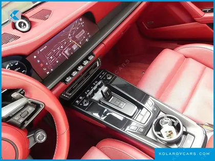 PORSCHE 911 CARRERA 4 GTS CABRIOLET