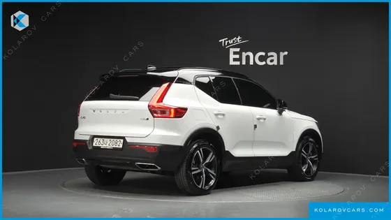 VOLVO XC40 T4 R-DESIGN
