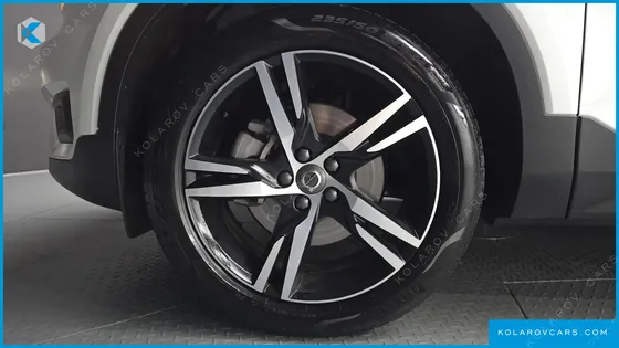 VOLVO XC40 T4 R-DESIGN