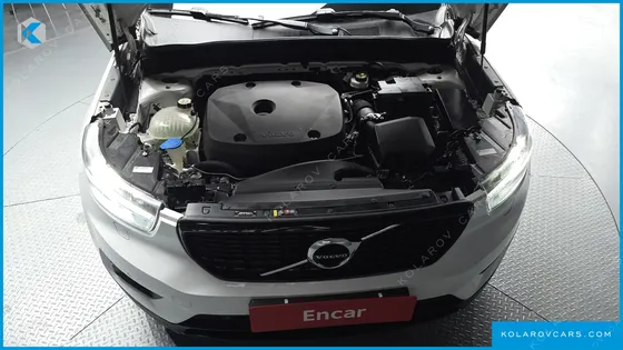 VOLVO XC40 T4 R-DESIGN