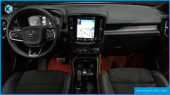 VOLVO XC40 T4 R-DESIGN