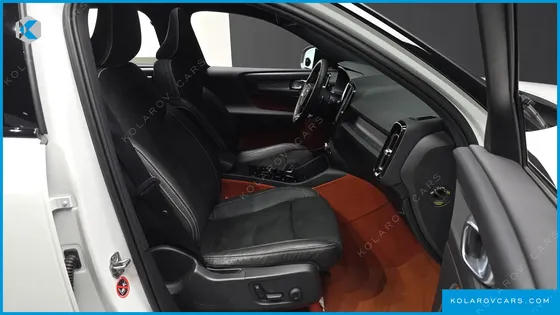 VOLVO XC40 T4 R-DESIGN