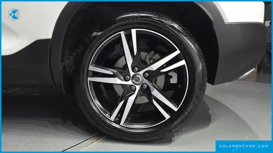 VOLVO XC40 T4 R-DESIGN